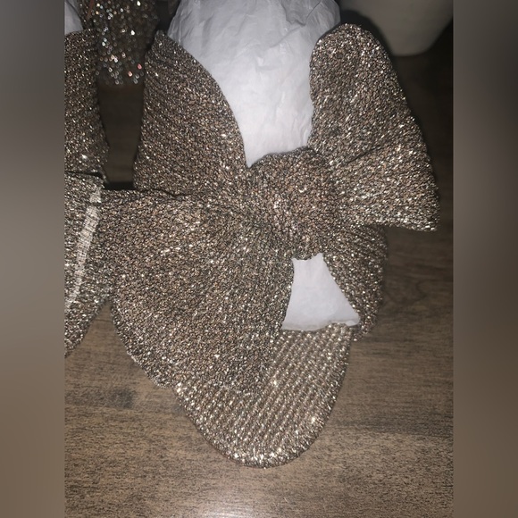 NIB LOEFFLER RANDALL CAMELLIA CHAMPAGNE PLEATED BOW ROUND HEEL - Picture 3 of 11